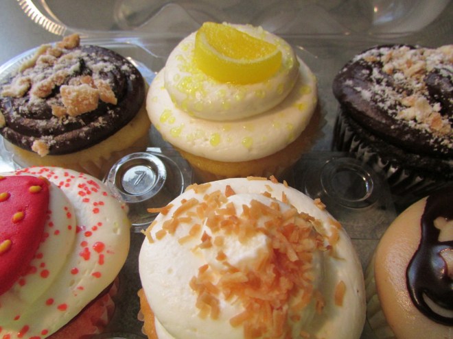 PaigesGraduationCupcakes2