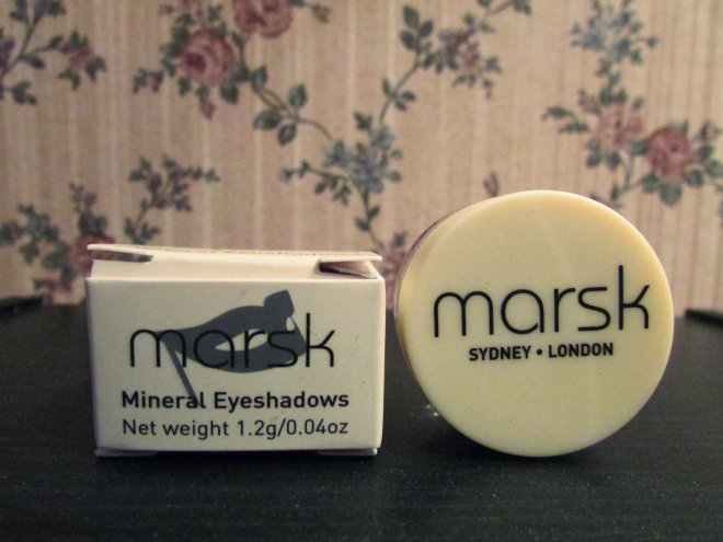 November2015GlossyBox02